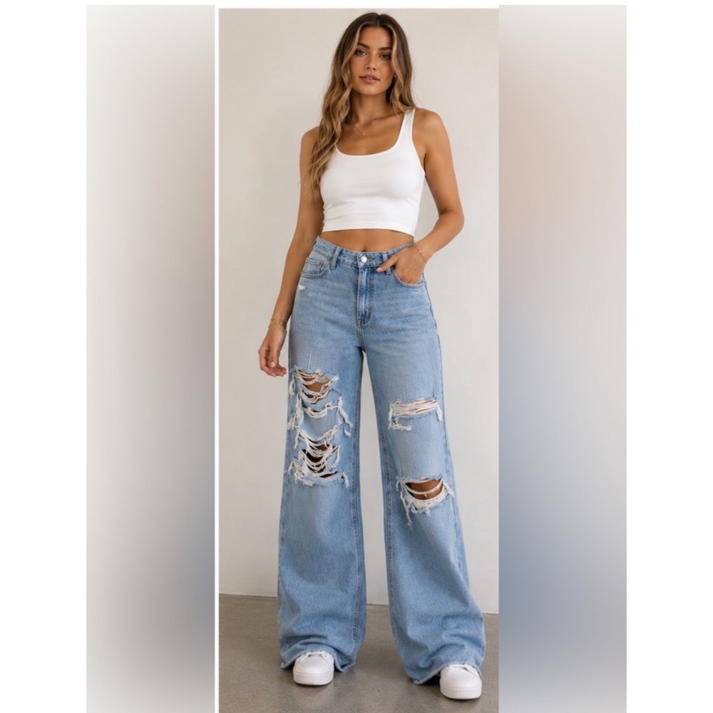 American Eagle High Waisted Distressed Wide Leg Jeans Light Wash Denim 8 Regular